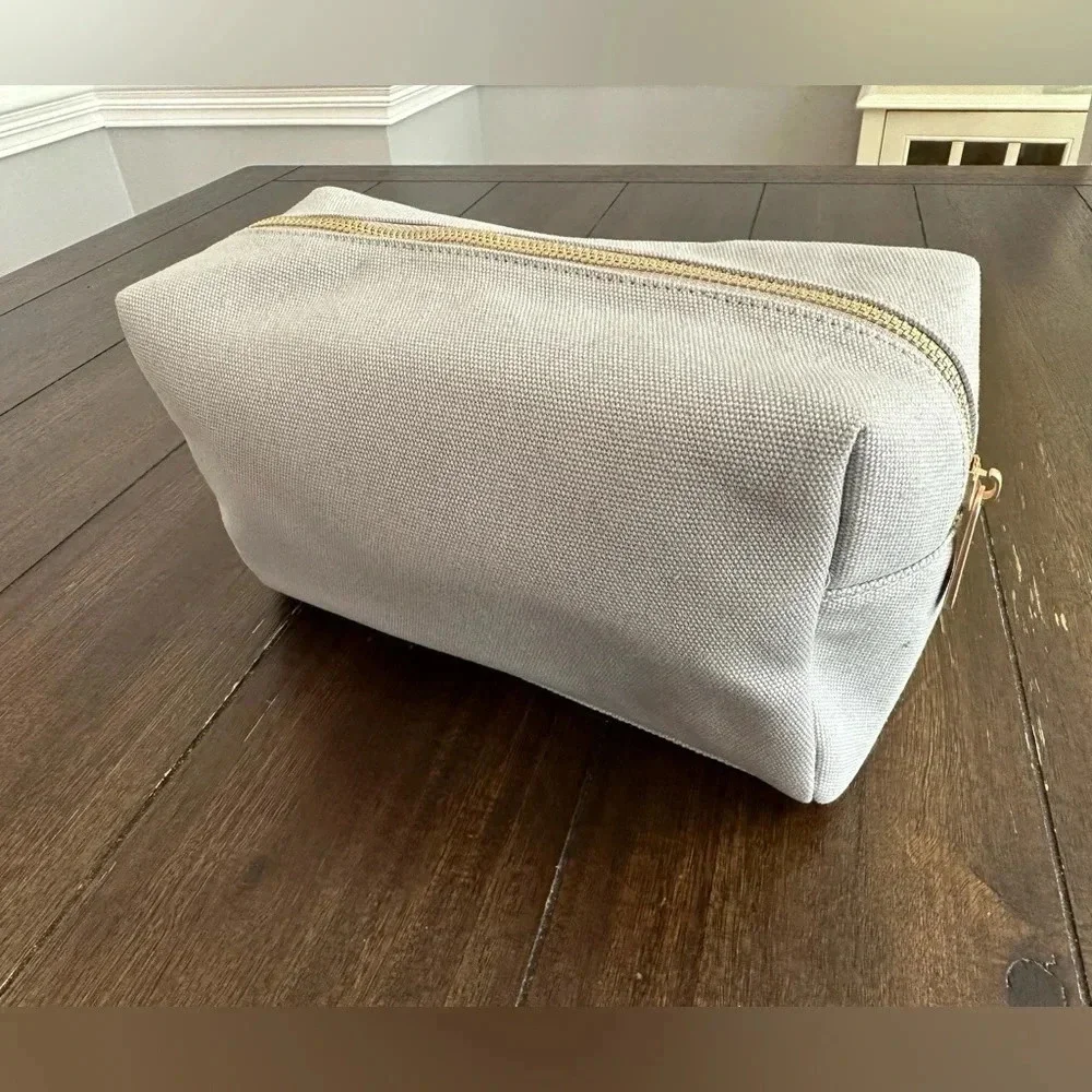 Harklinikken cosmetics bag